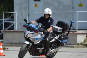 Konkurs Policjant Ruchu Drogowego - jazda motocyklem na torze przeszkód