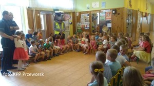 Spotkanie policjantów z dziećmi w Przedszkolu nr 2 w Przeworsku oraz maskotka policyjna słonik