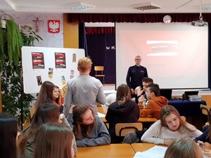 Debata społeczna z młodzieżą z Liceum Ogólnokształcącego w Strzyżowie.