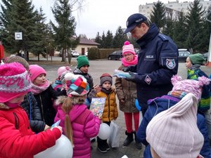 Policjanci na spotkaniach z dziećmi