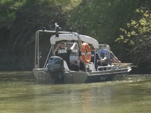 Policjanci prowadzą poszukiwania na rzece