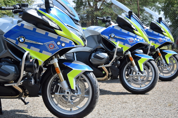 Na zdjęciu widoczne motocykle policyjne bmw