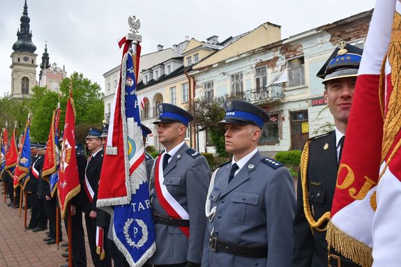 Na zdjęciu Poczet Sztandarowy KMP w Tarnobrzegu podczas uroczystości 3 maja
