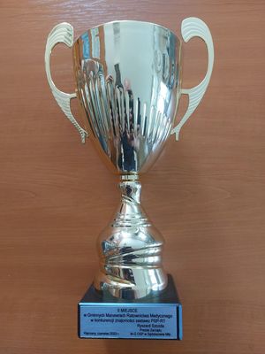 Puchar zdobyty przez policjantów za zajęcie II miejsca