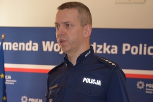 Policjanci podczas spotkania ze studentami Centrum Polonijnego Uniwersytetu Rzeszowskiego