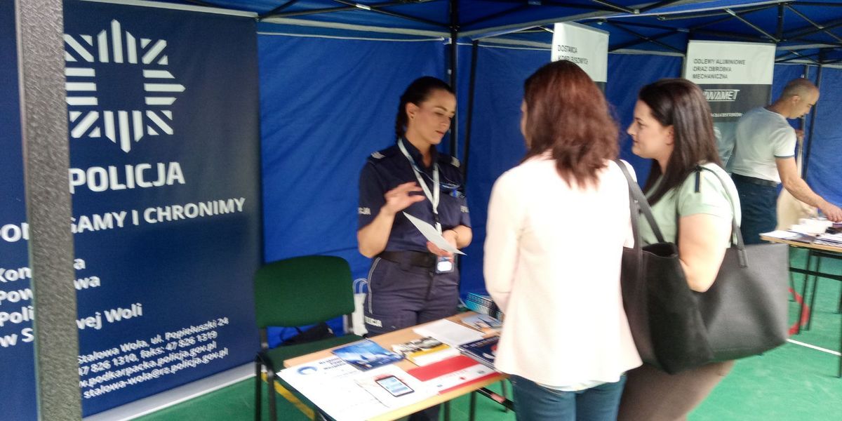 Stalowowolscy Policjanci Promowali S U B Podczas Targ W Pracy