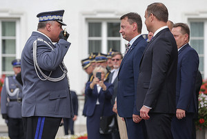 Uroczystość wręczenia nominacji generalskich w BOR i Policji (fot. Andrzej Hrechorowicz / KPRP) - źródło: http://www.prezydent.pl