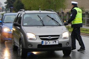 Foto: Archiwum KWP w Rzeszowie. Policjant podczas akcji "Trzeźwy poranek"