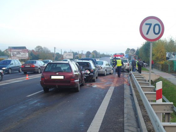 Wypadek czterech pojazdów w miejscowości Kraczkowa