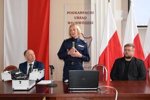 podinsp. Alina Pieniążek z Wydziału Prewencji Komendy Wojewódzkiej Policji w Rzeszowie podczas wystapienia