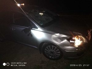 Zdjęcie samochodu biorącego udziała w wypadku drogowym.