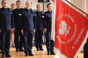 Policjanci podczas uroczystego ślubowania