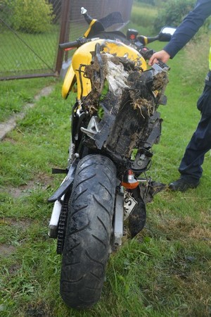 Uszkodzony motocykl suzuki.