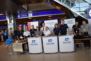 Funkcjonariusze w trakcie akcji - Bądź rozsądny podczas wakacji