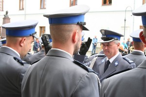 Obchody Święta Policji na krośnieńskim rynku.