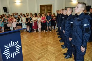 Policjanci podczas uroczystego ślubowania