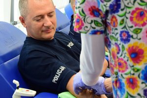 Policjanci oddają krew