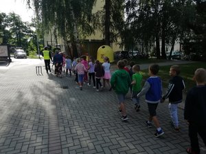 Przechodzenie z dziećmi przez przejsci dla pieszych