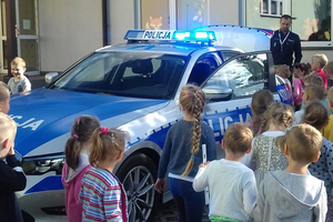 Policjanci podczas spotkania z przedszkolakami