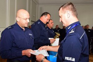 Rozdanie nagród podczas konkursu służb dyżurnych w auli Komendy Wojewódzkiej Policji w Rzeszowie