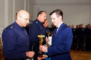 Rozdanie nagród podczas konkursu służb dyżurnych w auli Komendy Wojewódzkiej Policji w Rzeszowie