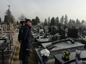 Delacja przeworskiej jednostki na grobach zmarłych policjantów