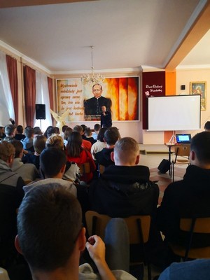 Profilaktyczne spotkanie z uczniami w Miejscu Piastowym.