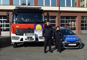 Policjanci wspierają akcję "Pomóż dzieciom przetrwać zimę"