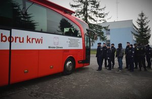 Policjanci oddają krew