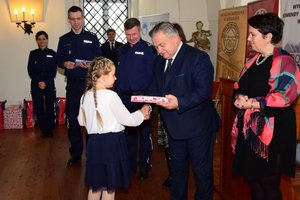 Wręczenie nagród i dyplomów laureatom i wyróżnionym w wojewódzkim etapie konkursu plastycznego oraz w konkursie na profilaktyczny spot filmowy