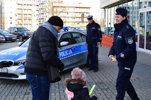 policjanci podczas spotkania w kinie