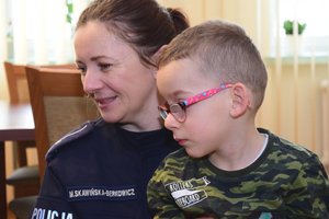 Fabianek i Sebastian podczas odwiedzin w Komendzie Wojewódzkiej Policji w Rzeszowie