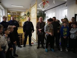 Policjanci o bezpiecznych feriach