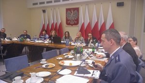 Policjanci na posiedzeniu zespołu w Kancelarii Premiera