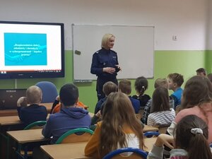 Dzień Bezpiecznego Internetu z udziałem policjantów