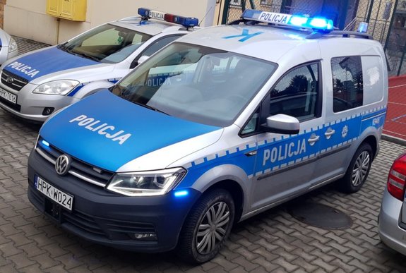 Radiowóz policyjny - oznakowany volkswagen caddy