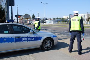 Policjanci dbający o bezpieczeństwo