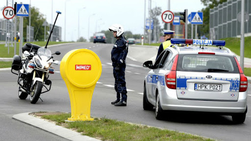 Policjanci czuwają nad bezpieczeństwem w ruchu drogowym