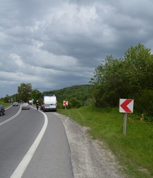 Lipowica, miejsce wypadku drogowego z udziałem volkswagena.