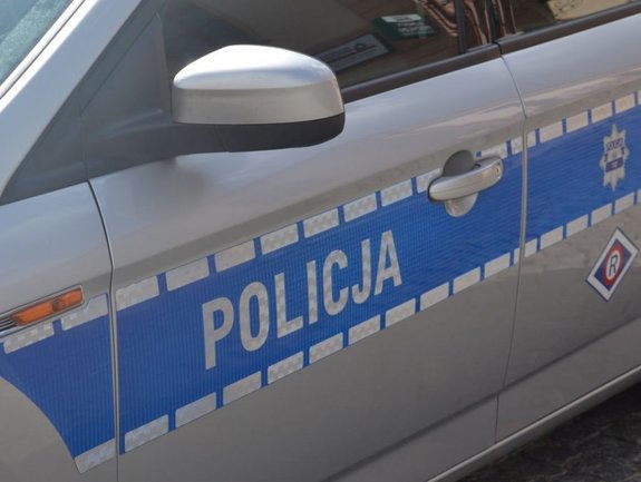 Radiowóz - napis policja i logo ruchu drogowego