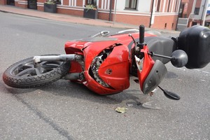 Uszkodzenia powypadkowe motorowera w Jedliczu