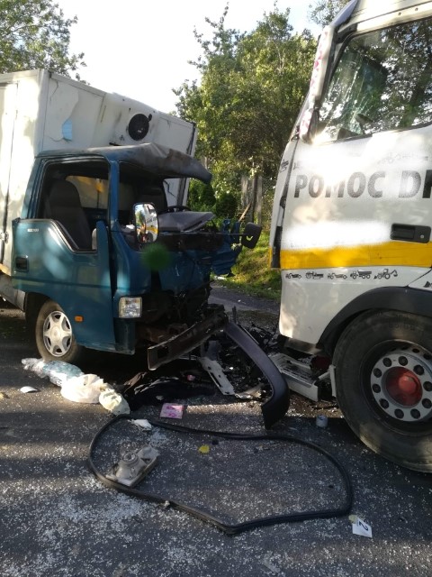 Samochód ciężarowy Volvo oraz Kia biorące udziała w wypadku drogowym
