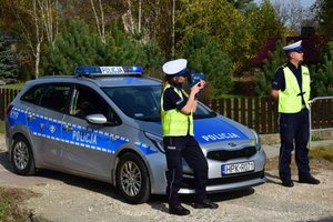 Policyjny patrol podczas działań