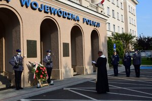 duszpasterz policji odmówił modlitwę za pomordowanych policjantów
