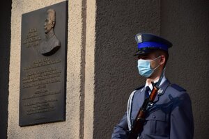 tablica upamiętniająca patrona podkarpackiej policji