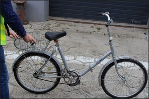 Zdjęcie nr 3 rower marki Hewie koloru srebrnego znaleziony w dniu 2 czerwca br. na parkingu przed marketem spożywczym ul. Jasna, w Nowej Dębie.