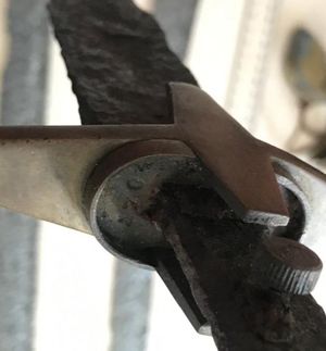 rękojeść zabytkowego miecza