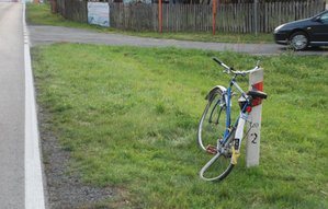 Rower należący do zmarłego w zradzeniu drogowy 86- letniego mieszkańca gminy Adamówka