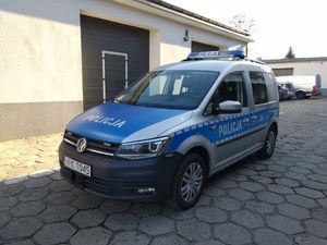 Nowy oznakowany radiowóz - volkswagen caddy