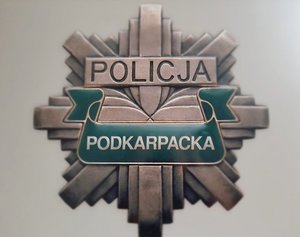 Policyjna gwiazda z napisem Policja podkarpacka